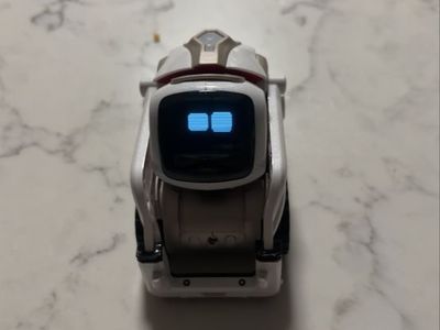 Anki Cozmo Robot Interactive Toy with Charger and 3 Cubes - Used Excellent Condition