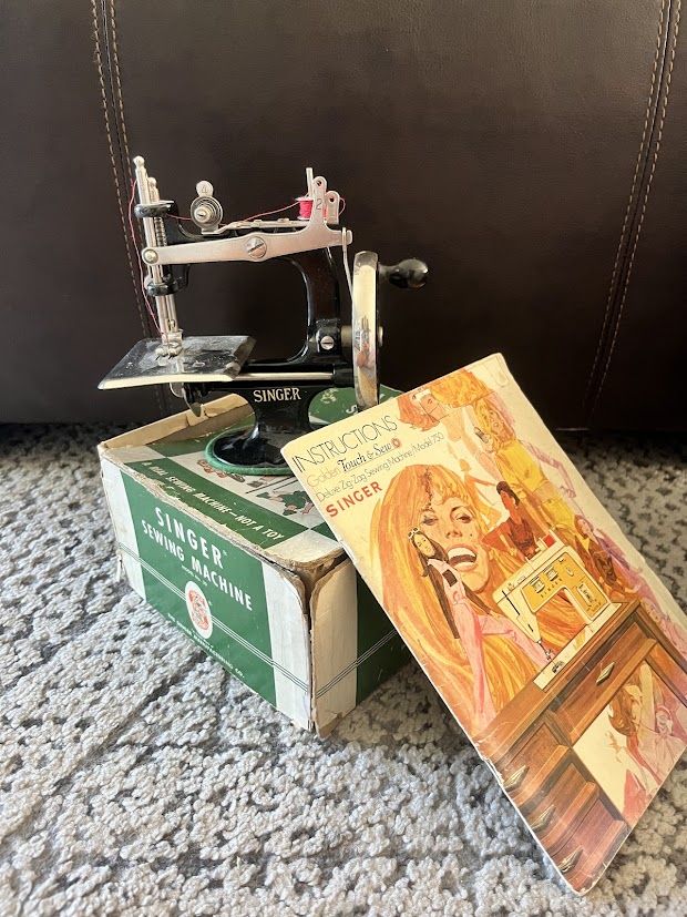 Vintage Singer Model 20 "Sewhandy" Toy Sewing Machine with Original Box & Manual