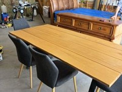 Beautiful Kitchen Table set w/ 8 chairs