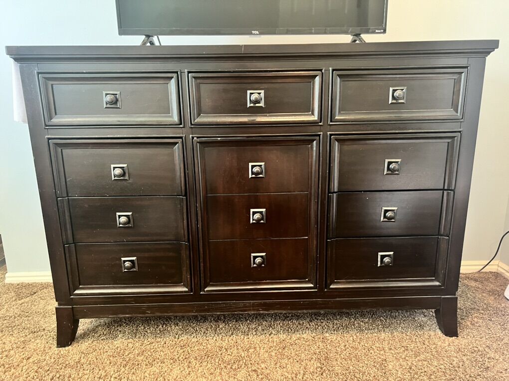Solid Wood Dresser, Excellent Condition