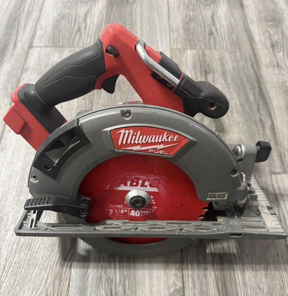 Milwaukee circular saw 7-1/4