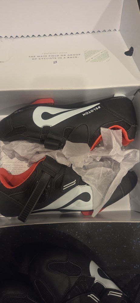 Peloton Cycling Shoes like new - Size 45 , 41, 39 - Adjustable Straps