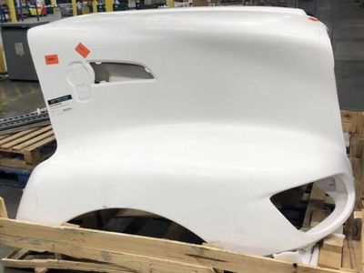 Fiberglass hood for a kenworth t660