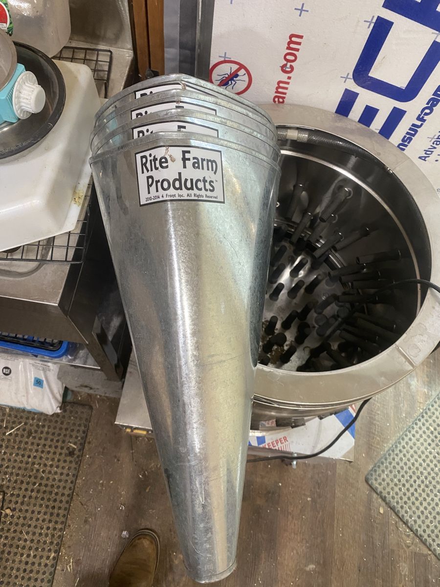 Rite Farm Products Chicken Plucker Machine & Galvanized Restraining Cones 