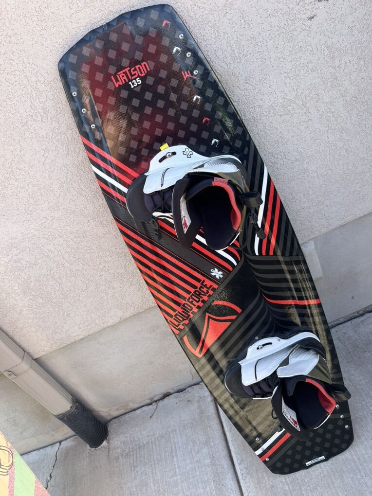 135 CM liquid Force Wakeboard