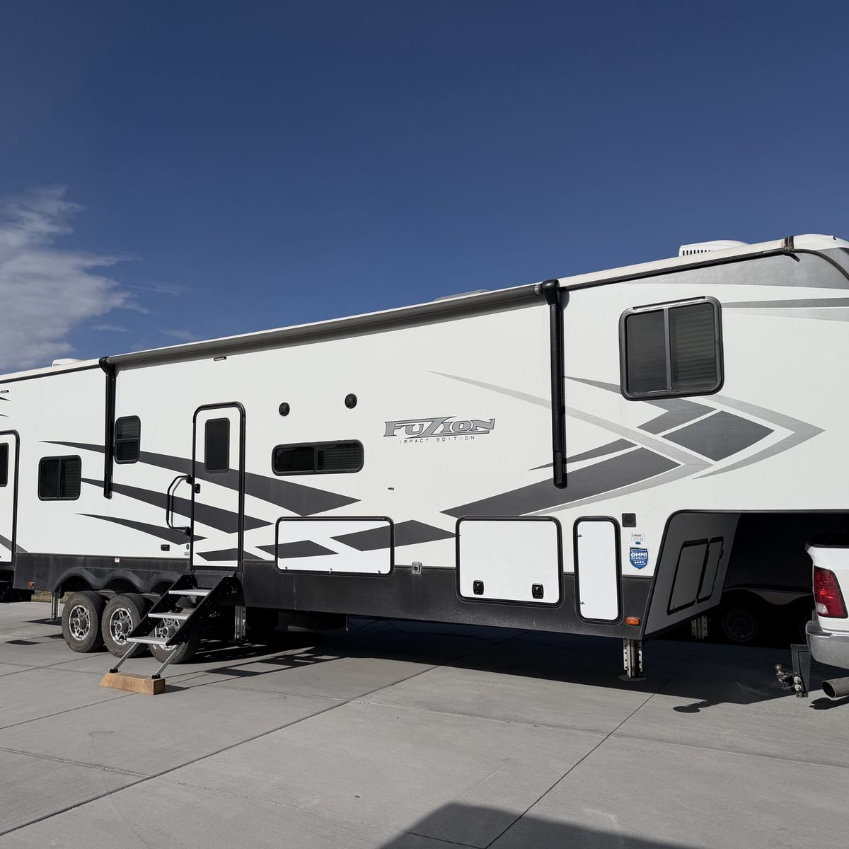 2020 Fuzion Impact 415 Toy Hauler