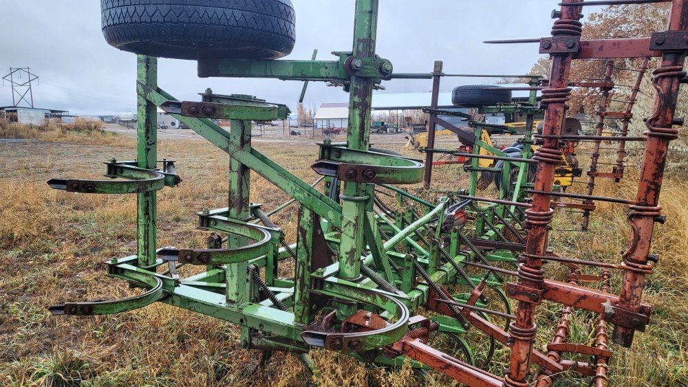 John Deere  C11 field cultivator