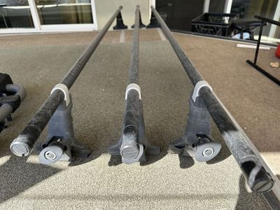 Yakima 78" round bars (3) and towers