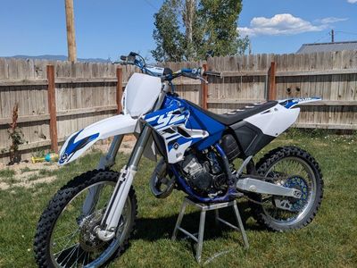 Yamaha YZ125 Dirt Bike with FMF Shorty Exhaust & Tusk TACH/HOUR Meter