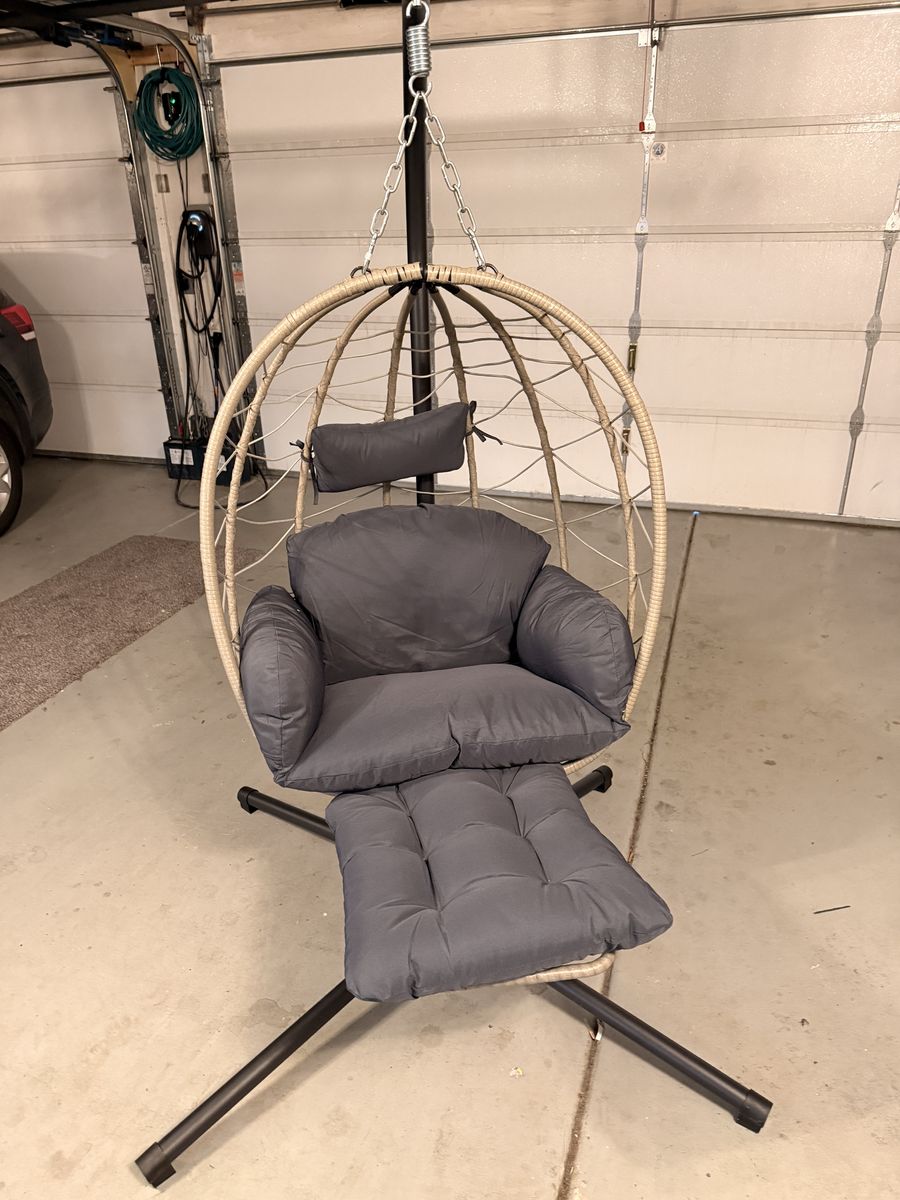 Hanging patio egg chair