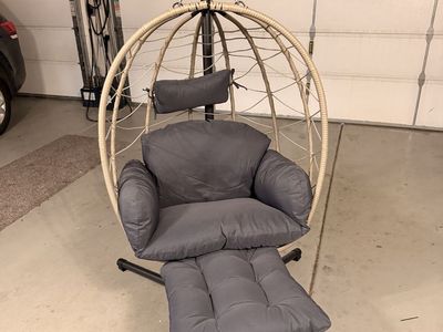 Hanging patio egg chair