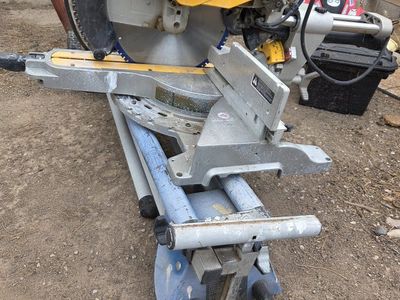 Dewalt DWS780 12 Inch Double Bevel Sliding Compound Miter Saw with Stand