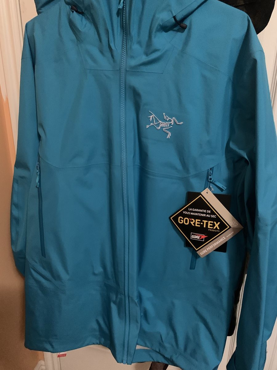 Arc'teryx snowboard jacket NEW