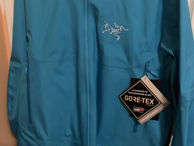 Arc'teryx snowboard jacket NEW