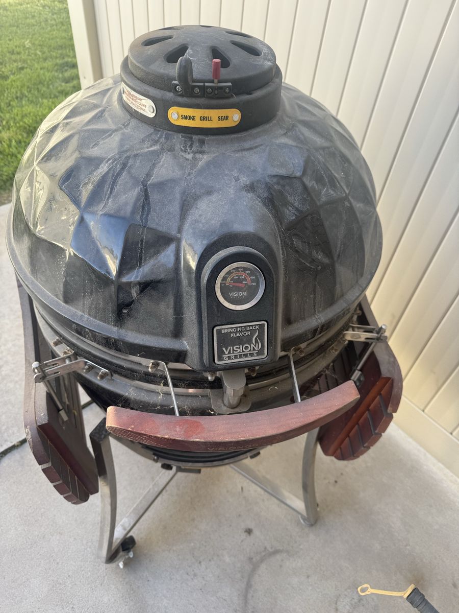 Vision Komodo grill/smoker with lavastone insert