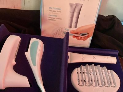 Dermaflash LUXE Facial Exfoliating Dermaplaning Device & Essentials Kit - New, 6 Edges