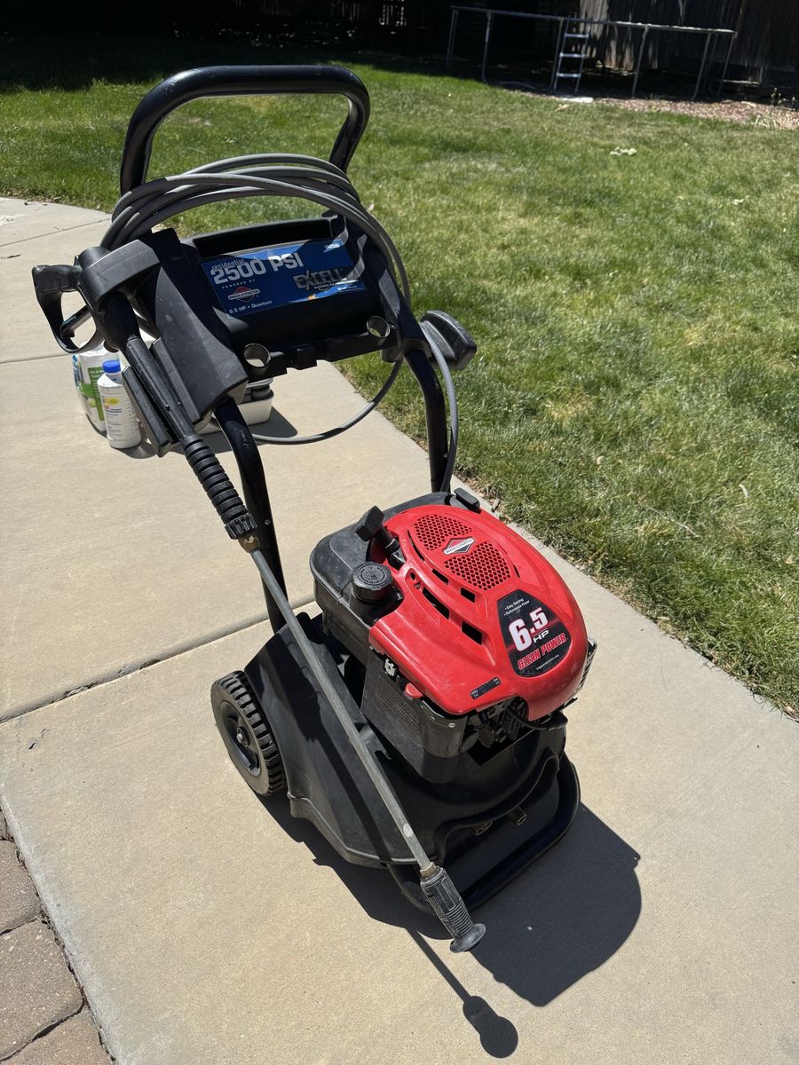 6.5 hp Briggs and Stratton VR2500 Pressure Washer 2500 psi