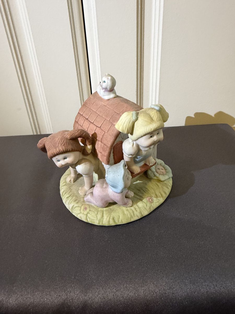 Vintage 1984 Cabbage Patch Kids CPK Clubhouse Ceramic Figurine