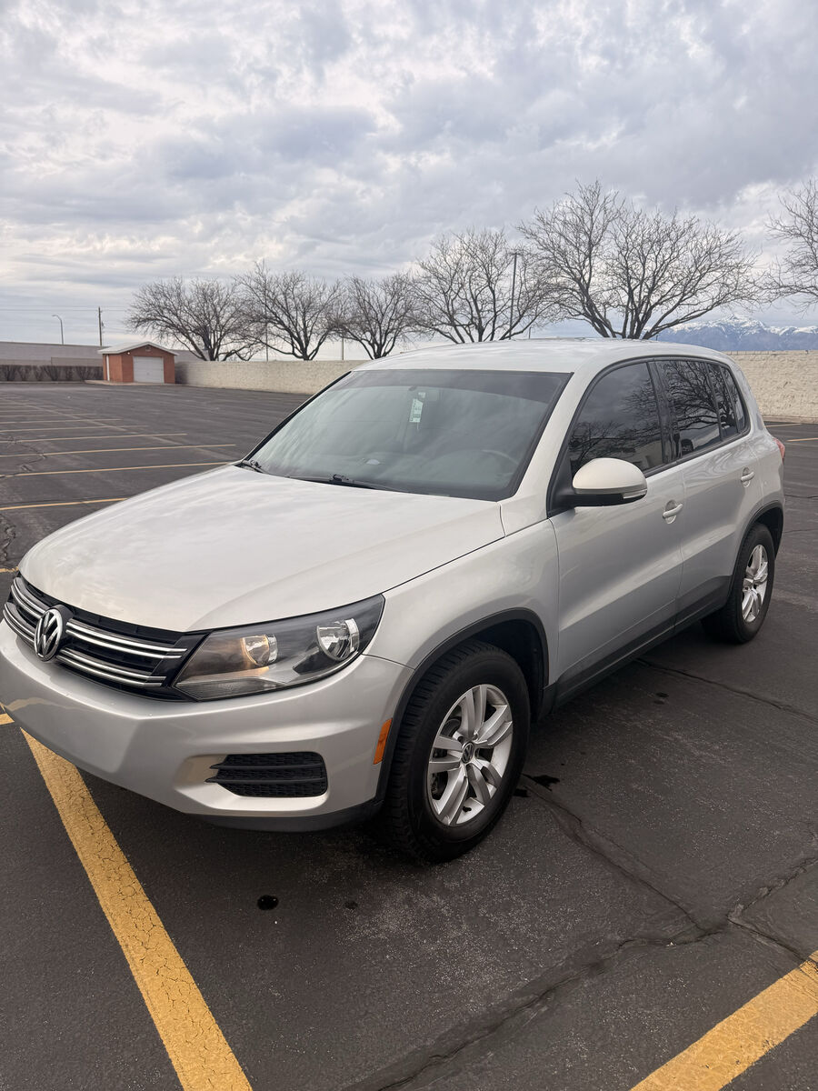 2013 VOLKSWAGEN TIGUAN 2.0T SE 4Motion