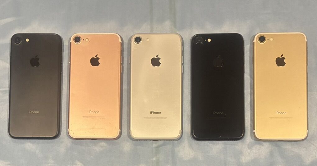 iphone 7's Unlocked W/ Cases