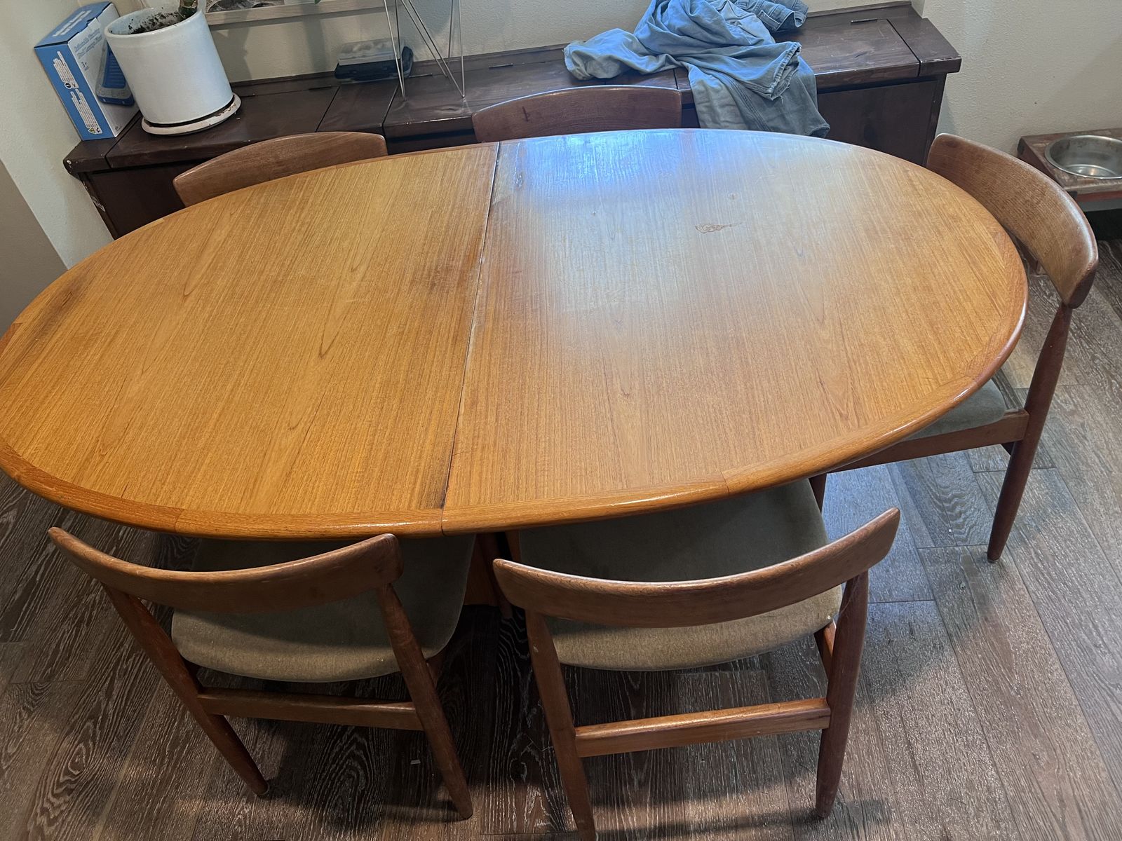 Mid Century Modern Dining Table and Chairs