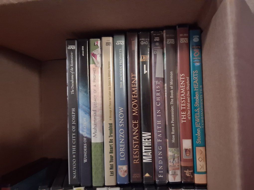 Hundreds of Dvd $1 or less