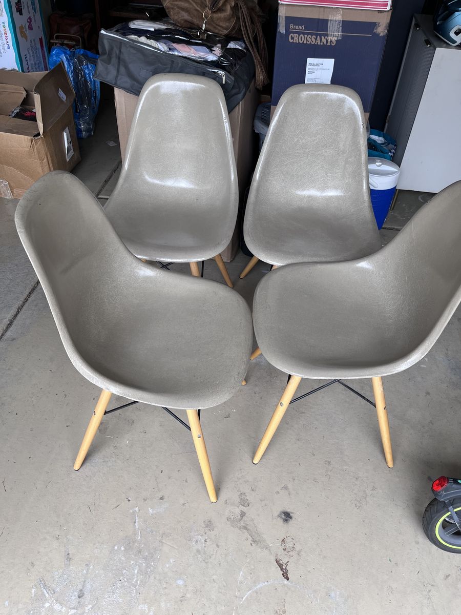 Authentic Grey Fiberglass Eames dining chairs (set of 4)