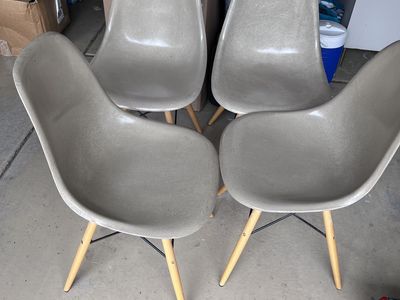 Authentic Grey Fiberglass Eames dining chairs (set of 4)