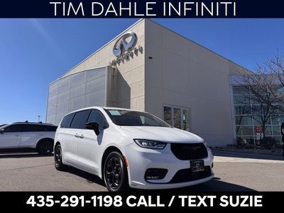 2024 Chrysler Pacifica Plug-In Hybrid S Appearance