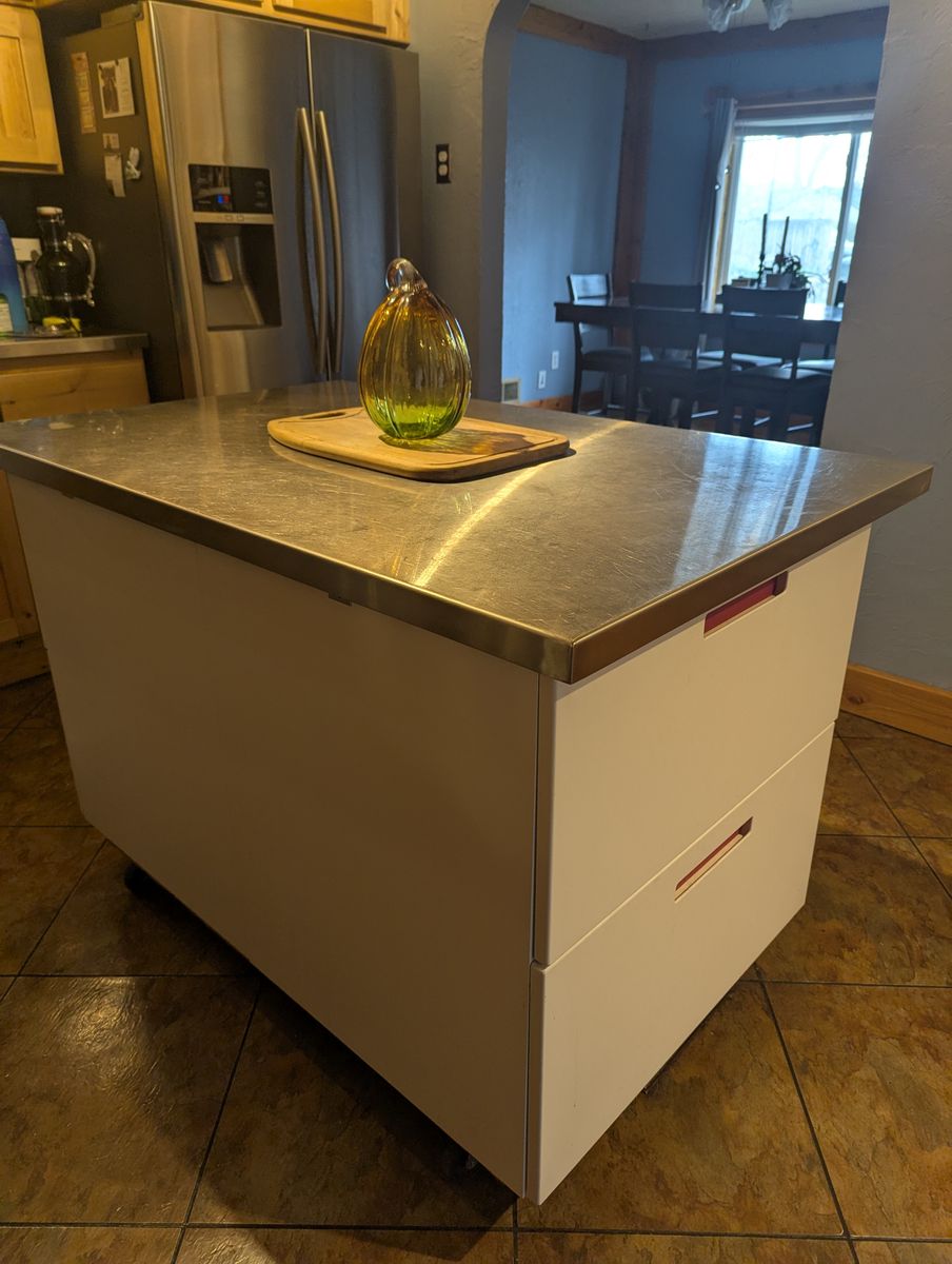Movable kitchen island