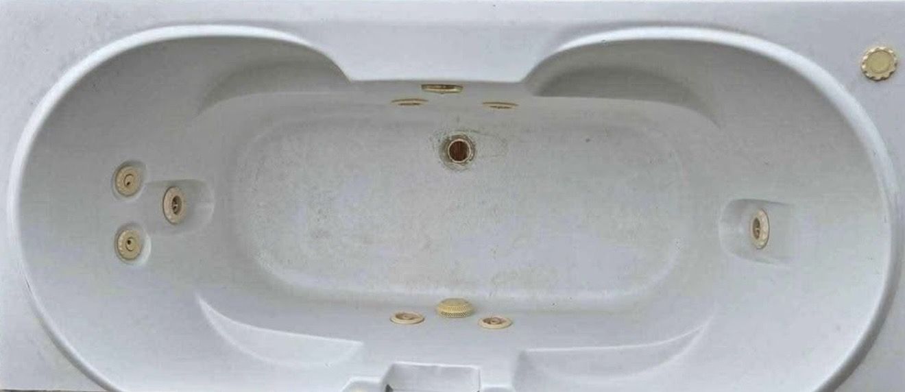 Universal Oval 70 in. Whirlpool Jacuzzi