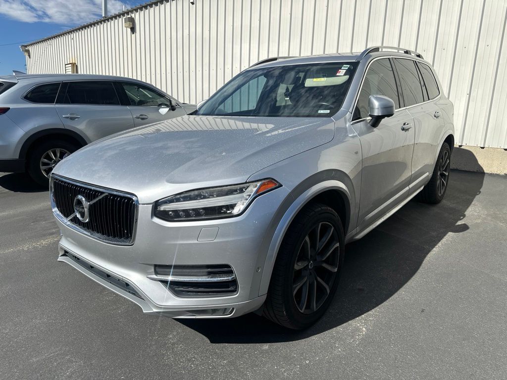 2017 Volvo XC90 T6 Momentum