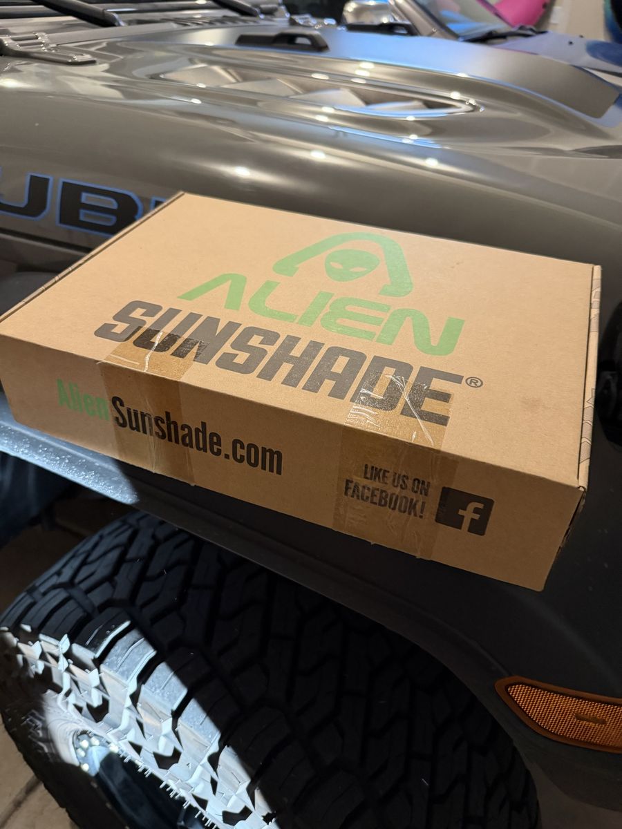 Alien Sunshade Jeep JL/JLU Sunshade - New in Box with Bungee Balls and Installation Instructions