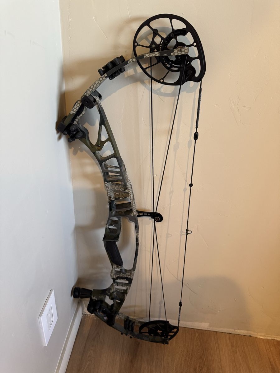 Hoyt Highline Compound Bow - RH, 70lb, Kuiu Verde Camo - Brand New Hunting Bow