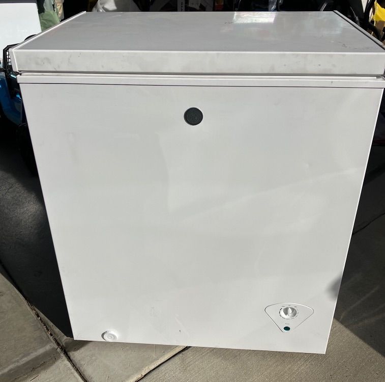 GE® 5.0 Cu. Ft. Manual Defrost Chest Freezer