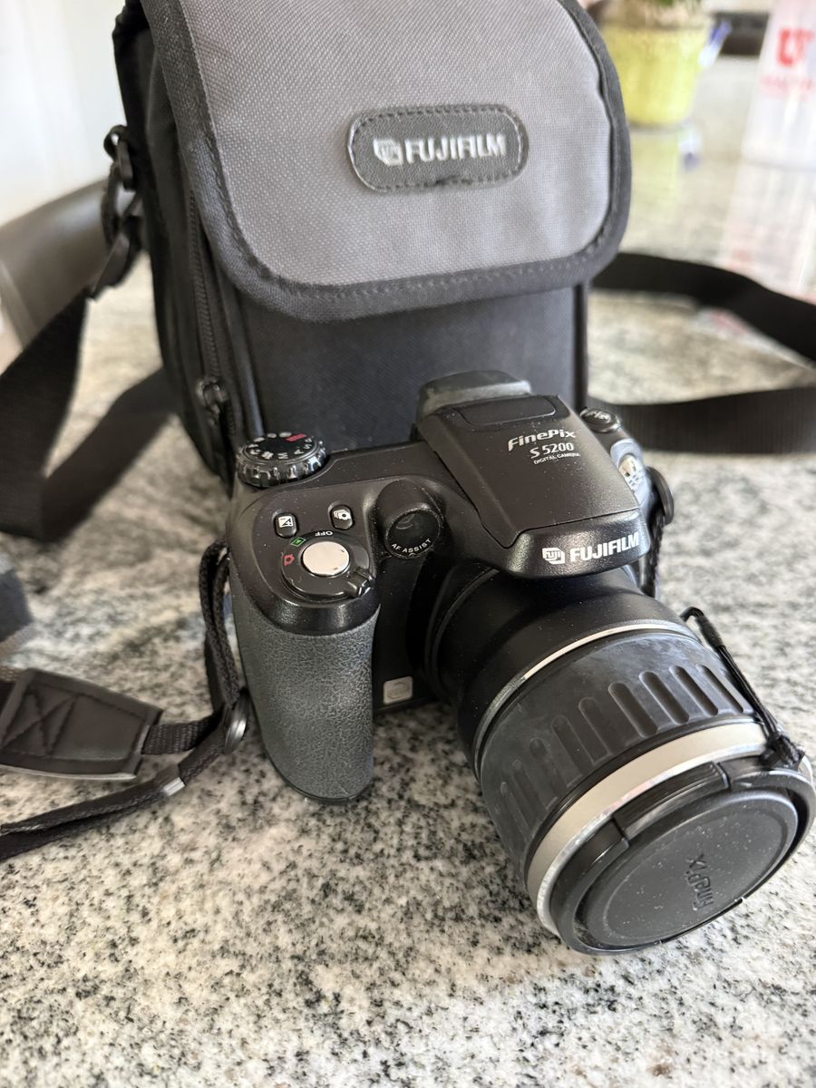 Fuji Finepix S5200 Digital Camera