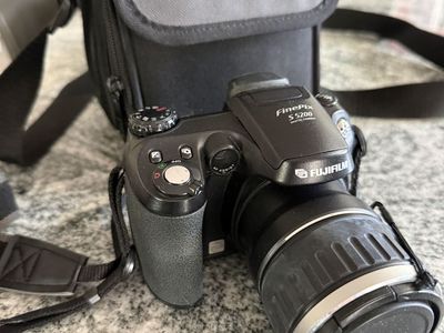 Fuji Finepix S5200 Digital Camera