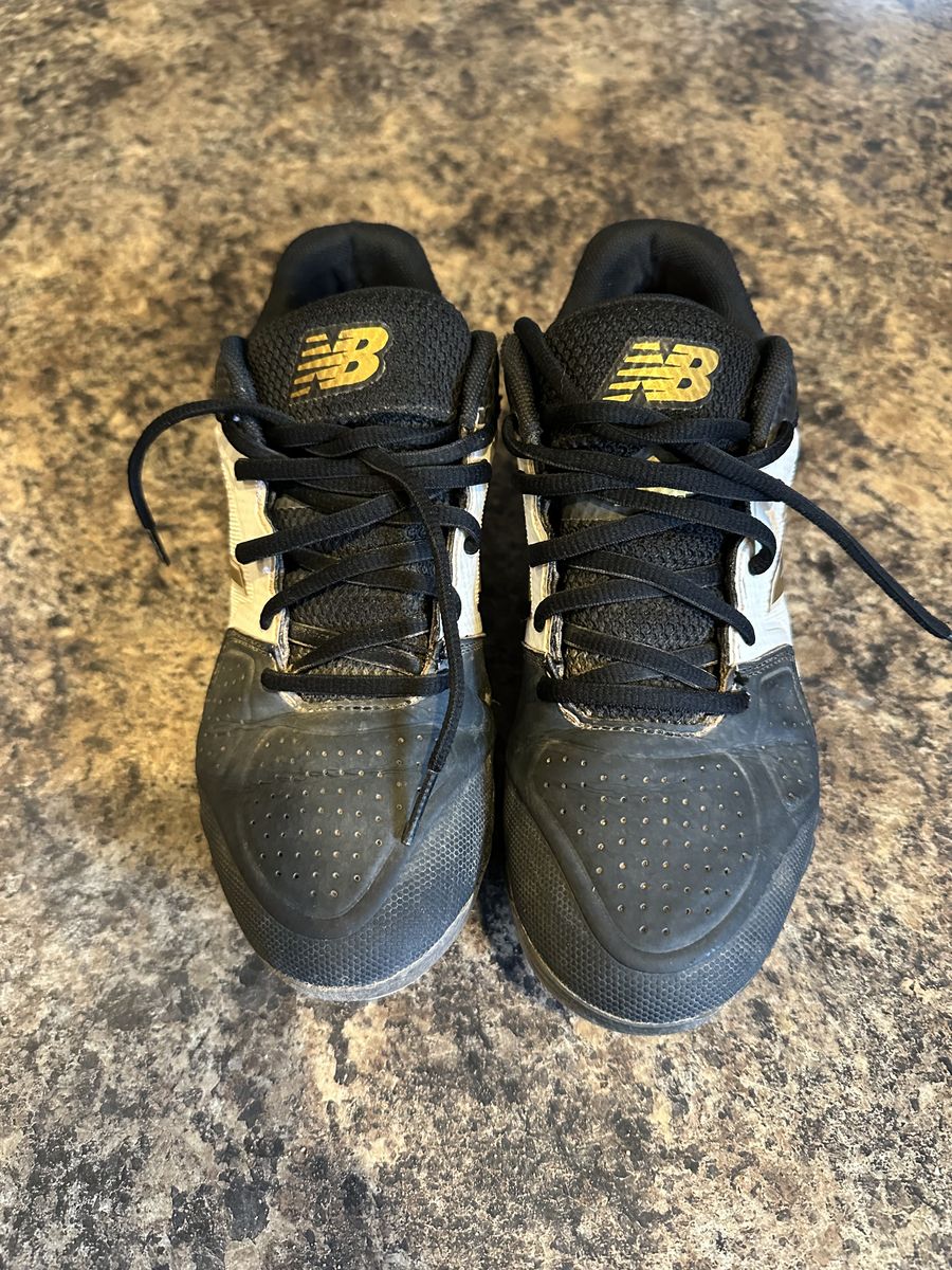 New Balance Softball Cleats Size 6