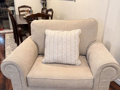 Armchair / Loveseat