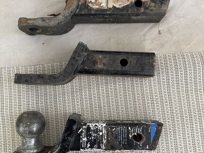 Set of 3 Trailer Hitch Ball Mounts with Tow Ball. Willing to sell them individually