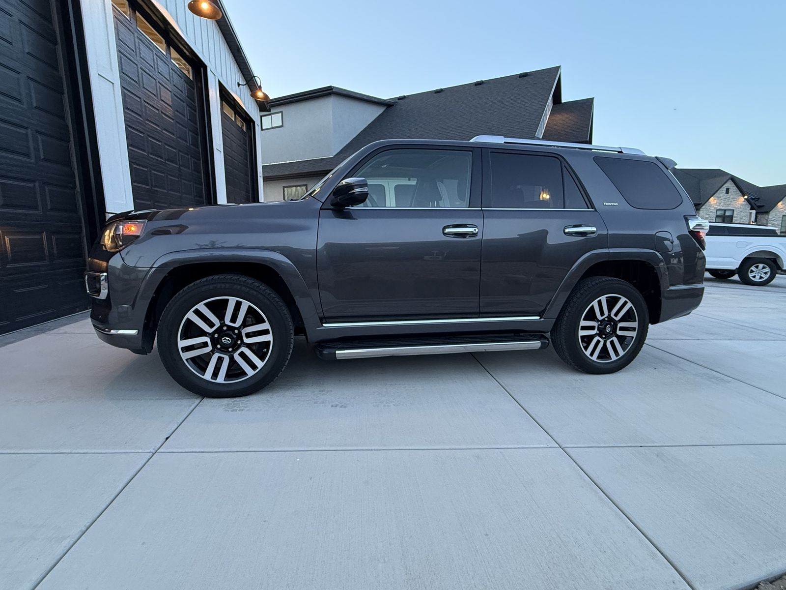 Main image 3