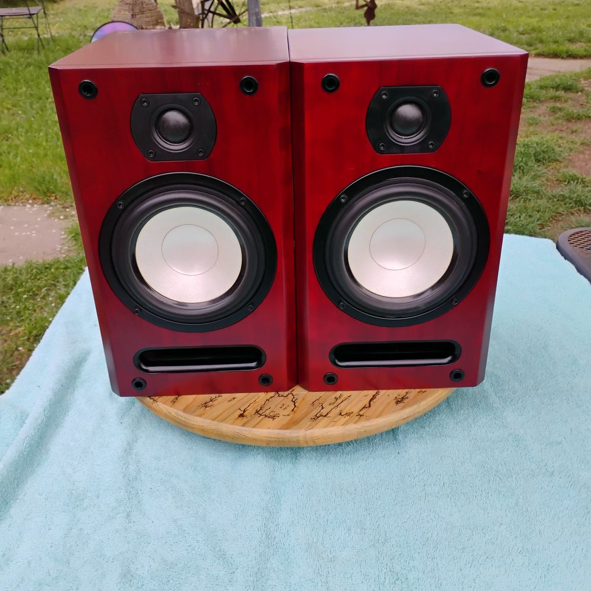 HTD Home Theater Direct Level TWO Bookshelf Speake