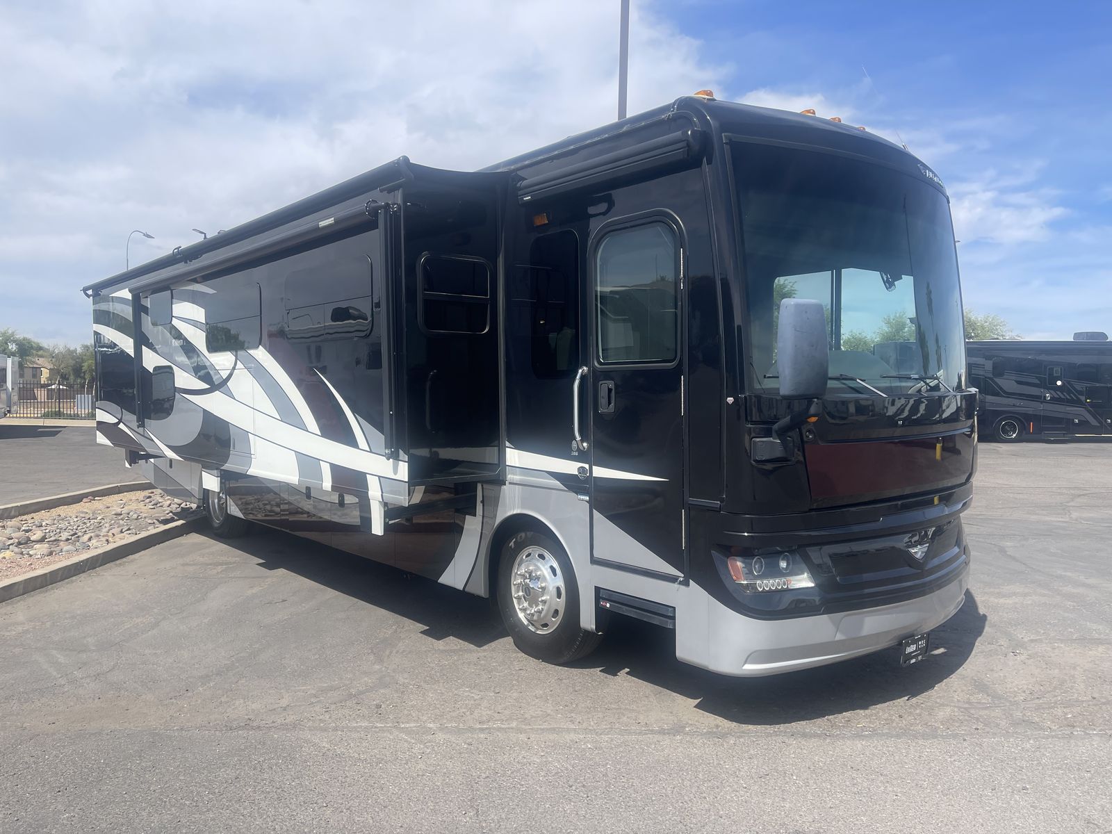 Beautiful Diesel Pusher Bunk House! 2018 Fleetwood