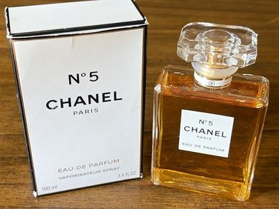 Like New CHANEL N°5 Eau De Parfum Spray 3.4 oz (100ml) w/ Box - Sprayed Once