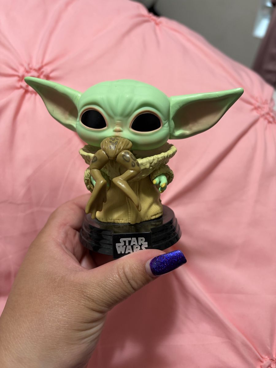 Funko Pop! Star Wars The Child (Grogu) with Frog - The Mandalorian Bobble-Head Figure