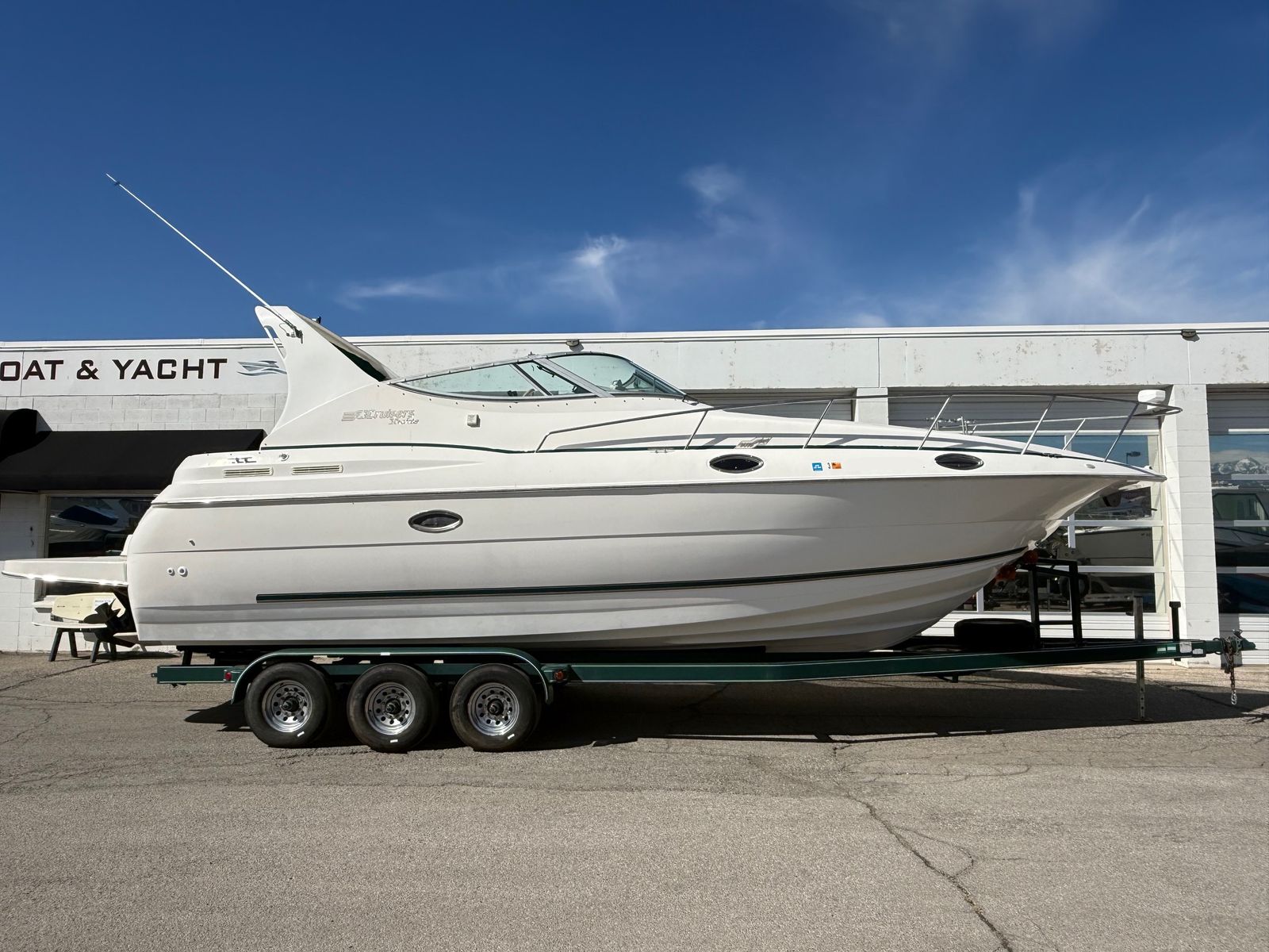 1997 30' Cruisers Yachts 3075 Rogue