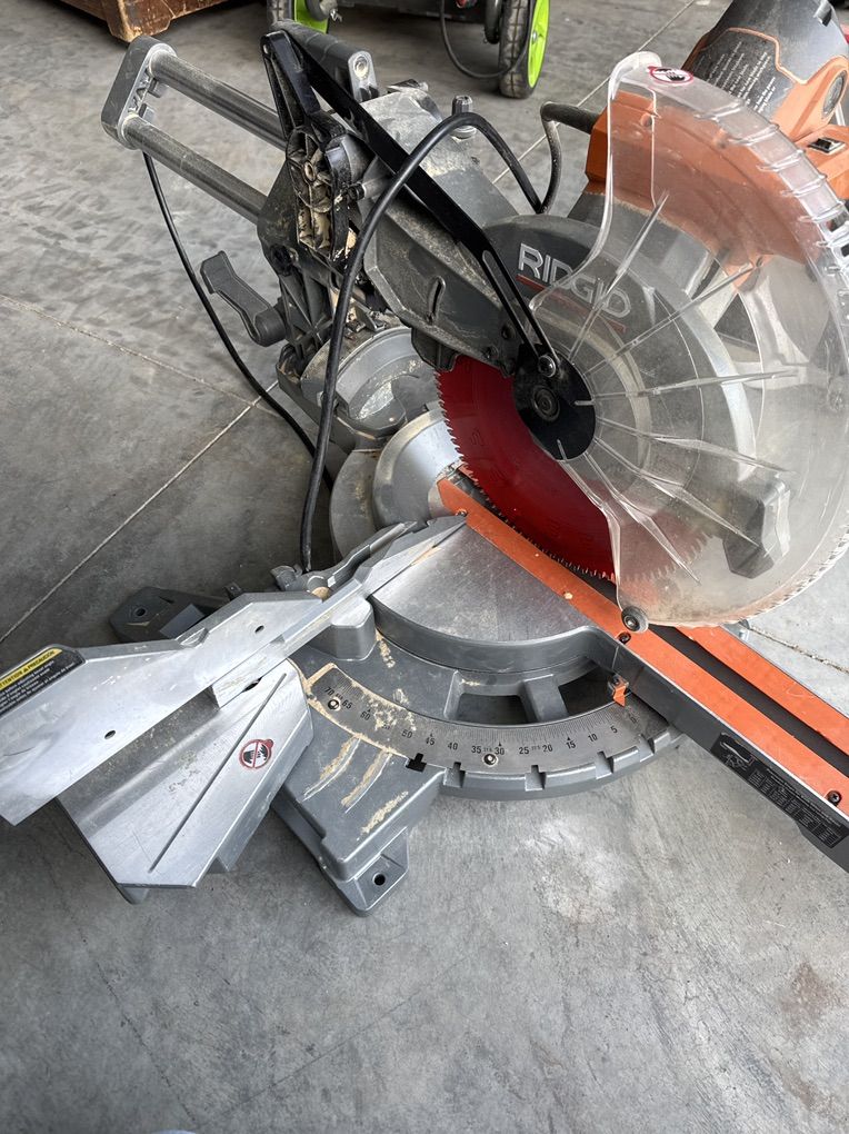 Ridgid 12 compound Angle Miter Saw