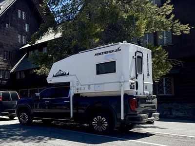 2025 NORTHERN LITE 610 CAMPER LIKE NEW
