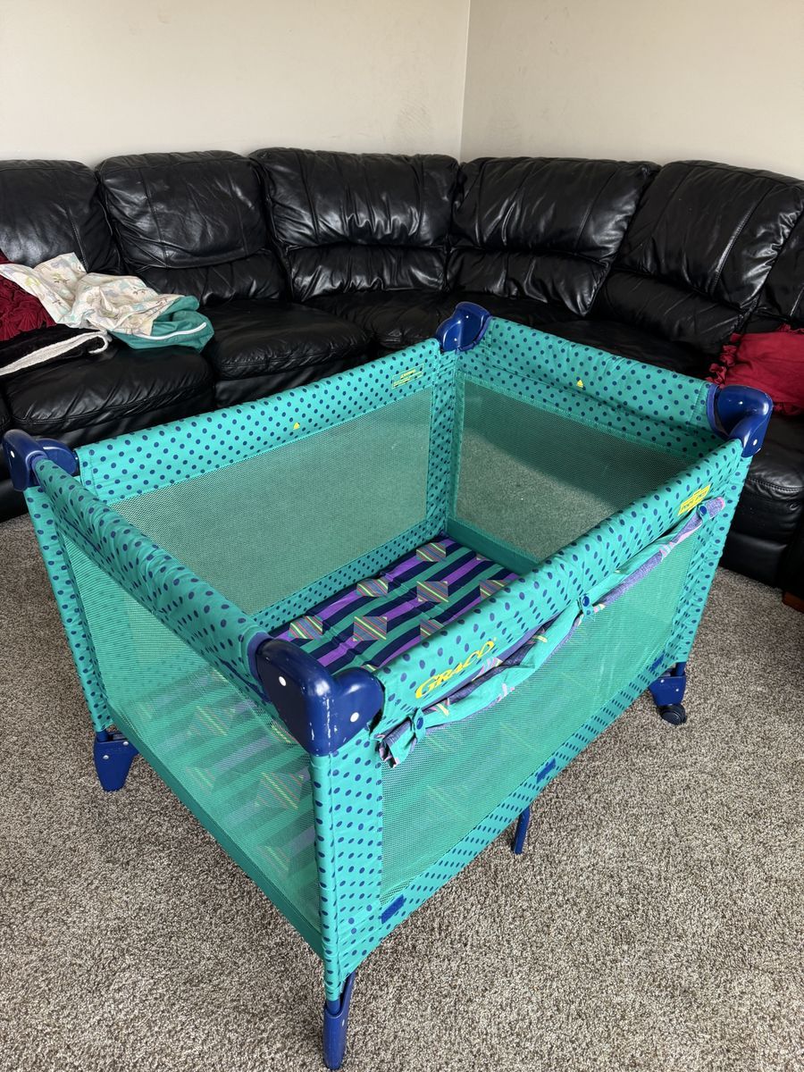 Graco  pack and play playpen crib portable with sheet