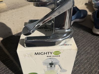 Metrokane Mighty Mini Bar Juicer - Chrome Manual Citrus Press with Box